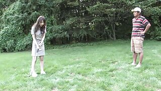 Casal experimentando um novo brinquedo seksual
