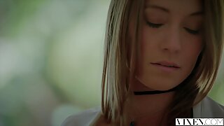 A latina infiel Katana Kombat trepa sumur debaixo do nariz ulah marido