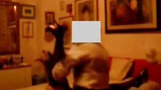 A adolescente Wirahma kawah Kamojang dá uma foda forte e goza na buceta