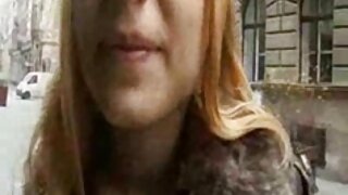 Morena louca fazendo anal e esguichando em público