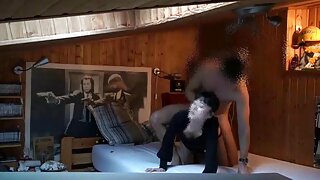 Mulher loira gosta de meias eróticas